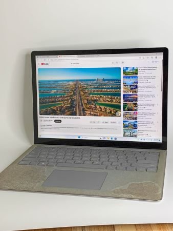 Microsoft Surface Laptop 2 touch screen  i7-8650U 1.90GHz 16GB RAM, 512GB SSD